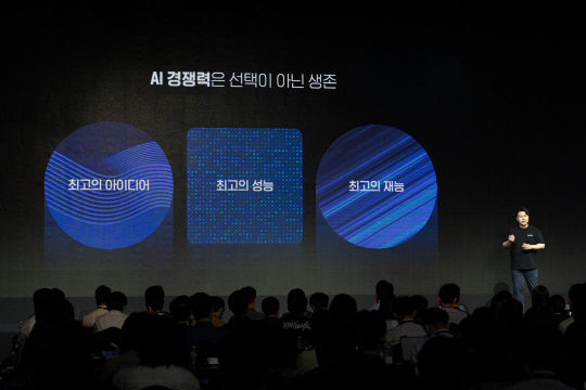 이세영 뤼튼테크놀로지스 대표가 31일 생성형 AI를 주제로 한 컨퍼런스 'GAA 2023'에서 기조발표를 하고 있다. 뤼튼테크놀로지스 제공